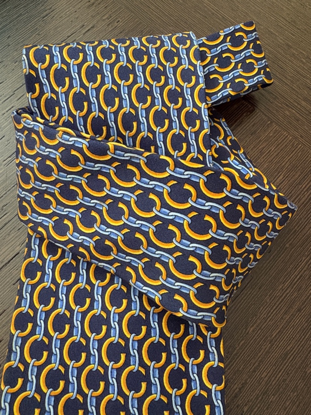 VTG Gucci Navy Tie with Yellow & Light Blue Chain Motif,  like new - Picture 8 of 8